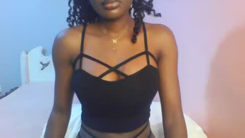 Snapshot of petiteediva chatting on 06/25/26, 03:28 diva online show from 06/25/26, 03:28