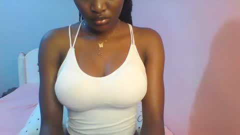 Snapshot of petiteediva chatting on 07/19/26, 02:37 diva online show from 07/19/26, 02:37