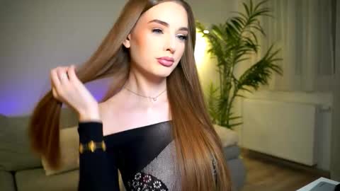 Petitegonwiild online show from 11/25/25, 10:54