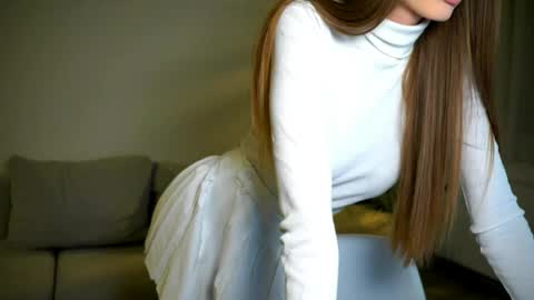 Snapshot of petitegonwiild chatting on 05/17/26, 08:05 Petitegonwiild online show from 05/17/26, 08:05