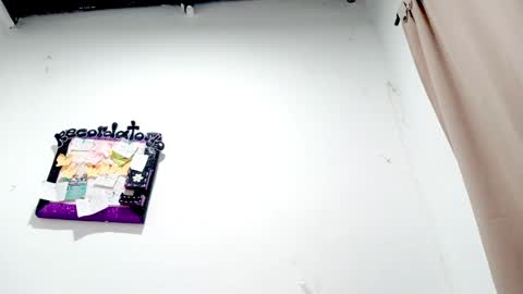 Snapshot of petiteivoryqueen chatting on 11/09/25, 04:00 danna online show from 11/09/25, 04:00