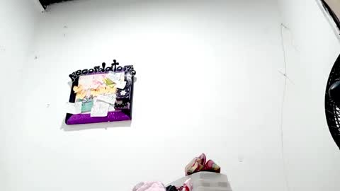 Snapshot of petiteivoryqueen chatting on 11/17/25, 03:56 danna online show from 11/17/25, 03:56