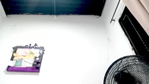 Snapshot of petiteivoryqueen chatting on 11/18/25, 03:34 danna online show from 11/18/25, 03:34