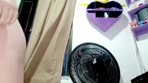 Snapshot of petiteivoryqueen chatting on 05/01/26, 05:56 danna online show from 05/01/26, 05:56