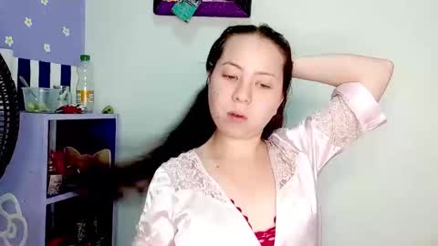 Snapshot of petiteivoryqueen chatting on 05/04/26, 05:03 danna online show from 05/04/26, 05:03
