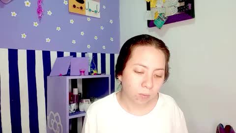 Snapshot of petiteivoryqueen chatting on 06/03/26, 05:32 danna online show from 06/03/26, 05:32