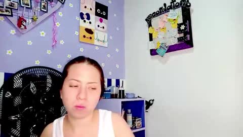 Snapshot of petiteivoryqueen chatting on 06/07/26, 05:22 danna online show from 06/07/26, 05:22