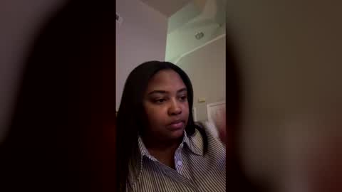 Snapshot of petitekinkxo chatting on 02/05/26, 01:43 petitekinkxo online show from 02/05/26, 01:43