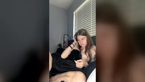 Snapshot of petiteratt chatting on 07/01/26, 09:58 I am very new and dont know what im doing lol online show from 07/01/26, 09:58