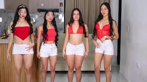 Sara Emma and Nahomy online show from 10/16/25, 01:56