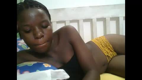 petitesweetchiq online show from 12/01/25, 09:53