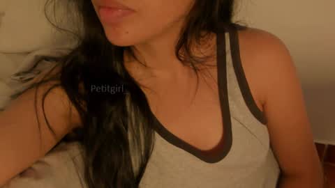 Snapshot of petitgirl_ chatting on 03/05/25, 07:49 J A S S online show from 03/05/25, 07:49