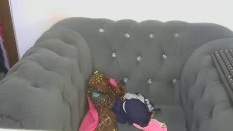 petitpearl online show from 01/25/25, 05:40