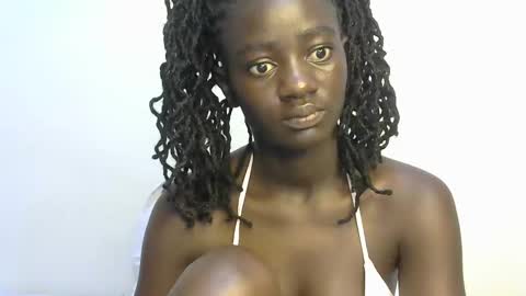 petitte_gyaal online show from 10/18/25, 03:57