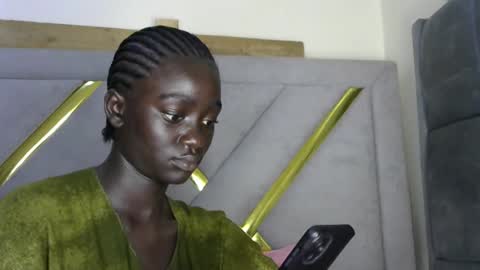 petitte_gyaal online show from 11/23/25, 12:16