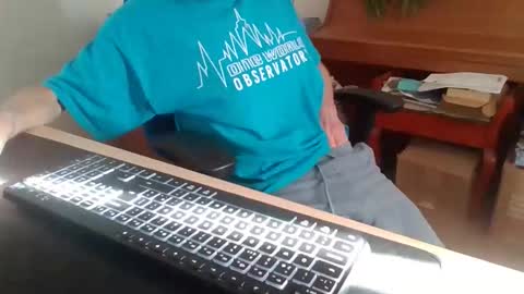 Snapshot of petitwilly chatting on 10/27/25, 09:35 petitwilly online show from 10/27/25, 09:35