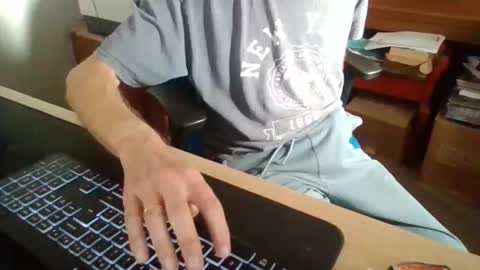 Snapshot of petitwilly chatting on 11/13/25, 10:58 petitwilly online show from 11/13/25, 10:58