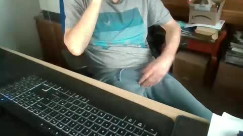 Snapshot of petitwilly chatting on 12/01/25, 09:25 petitwilly online show from 12/01/25, 09:25