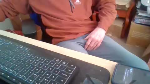 Snapshot of petitwilly chatting on 02/04/26, 10:32 petitwilly online show from 02/04/26, 10:32