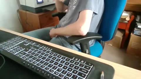 Snapshot of petitwilly chatting on 03/16/26, 09:13 petitwilly online show from 03/16/26, 09:13