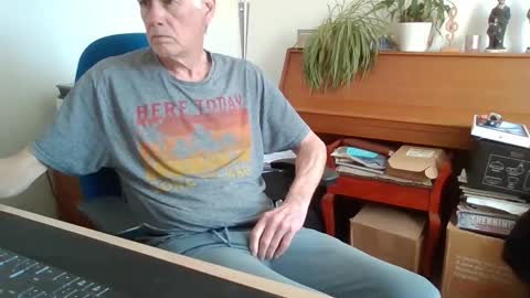 petitwilly online show from 04/30/26, 09:04
