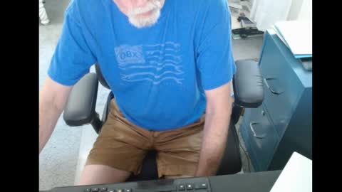 Snapshot of pg19531107 chatting on 04/12/26, 01:49 Paul online show from 04/12/26, 01:49
