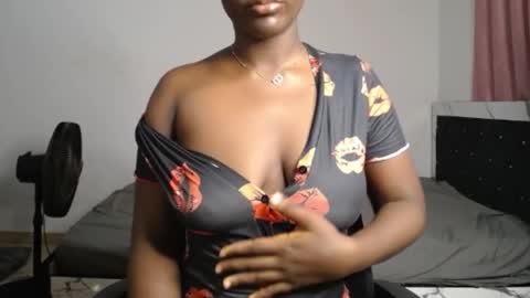 Snapshot of phat_pussylips chatting on 04/28/26, 01:15 tatiana online show from 04/28/26, 01:15