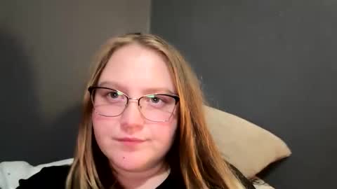 Snapshot of phatassblond chatting on 02/21/25, 04:18 PhatAssBlond online show from 02/21/25, 04:18