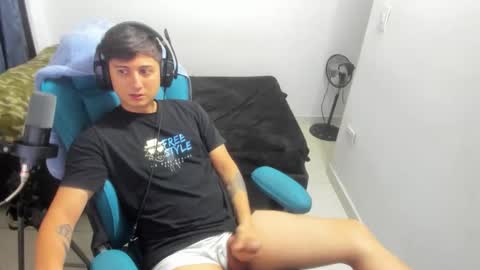 Snapshot of philip_dj chatting on 03/16/26, 09:46 philip_dj online show from 03/16/26, 09:46