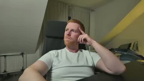 Snapshot of philiphurwell chatting on 09/11/25, 07:47 Philip Hurwell online show from 09/11/25, 07:47