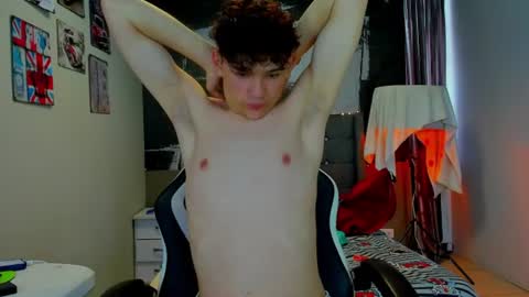 Snapshot of philippsx chatting on 06/12/26, 09:03 PHILLIP online show from 06/12/26, 09:03