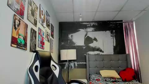 Snapshot of philippsx chatting on 07/05/26, 08:05 PHILLIP online show from 07/05/26, 08:05
