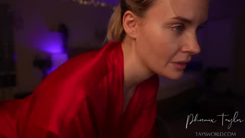 PHOENIX TAYLOR online show from 11/05/25, 01:27