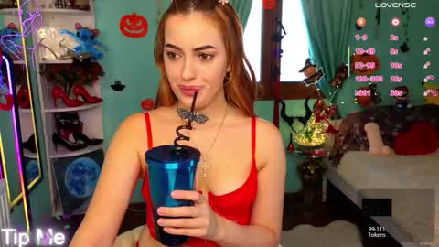 Snapshot of phoenixlunar chatting on 10/22/25, 07:08 Selena online show from 10/22/25, 07:08