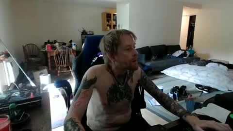 Snapshot of phrostdd chatting on 06/28/26, 01:39 FrankenDaddy online show from 06/28/26, 01:39