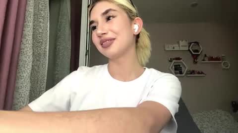 Laura online show from 07/11/26, 08:33