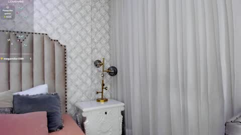 Snapshot of pia_johnson_ chatting on 12/30/24, 11:26 online show from 12/30/24, 11:26