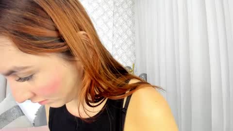 Snapshot of pia_johnson_ chatting on 12/31/24, 11:31 online show from 12/31/24, 11:31