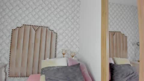 Snapshot of pia_johnson_ chatting on 02/24/25, 11:43 online show from 02/24/25, 11:43