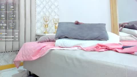 Snapshot of pia_johnson_ chatting on 02/25/25, 02:33 online show from 02/25/25, 02:33