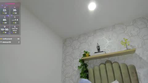 Snapshot of pia_johnson_ chatting on 03/12/25, 03:07 online show from 03/12/25, 03:07