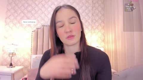 Snapshot of pia_johnson_ chatting on 09/11/25, 11:43 online show from 09/11/25, 11:43