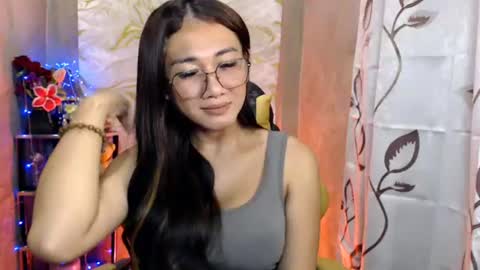Snapshot of pia_worthsback chatting on 06/24/26, 01:43 Pia online show from 06/24/26, 01:43