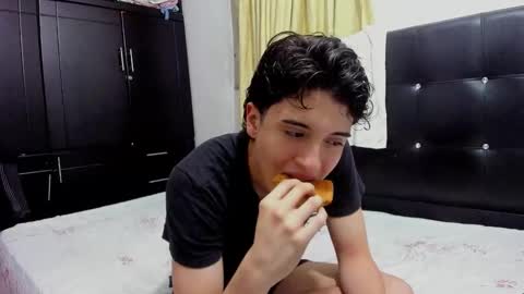 picaszomilos350 online show from 01/06/26, 06:06