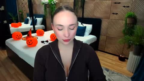 Emelie online show from 11/04/25, 10:58