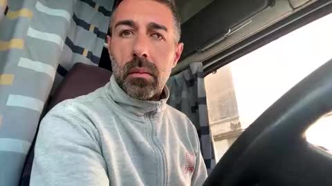 pierotu online show from 10/08/25, 10:46