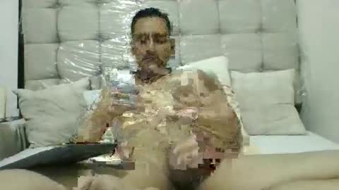 Snapshot of pieslatinos chatting on 12/24/24, 03:49 pieslatinos online show from 12/24/24, 03:49