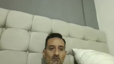 pieslatinos online show from 01/14/26, 02:50