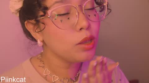 Snapshot of piinkcat chatting on 02/07/25, 06:35 Emi online show from 02/07/25, 06:35