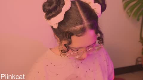 Snapshot of piinkcat chatting on 02/07/25, 09:37 Emi online show from 02/07/25, 09:37